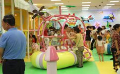 成都淘气堡电动飞机