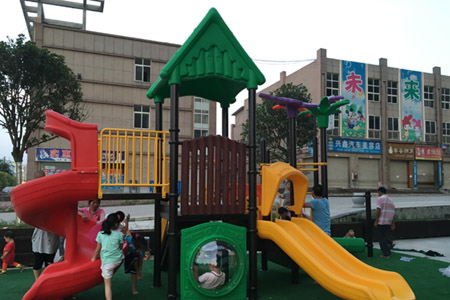 成都乐至世俊国际滑梯